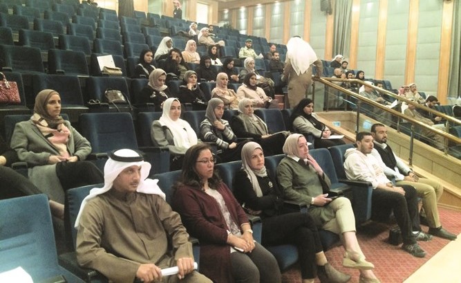 جانب من الحضور في ورشة العمل ﻿