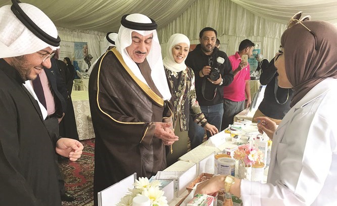 الفريق فهد الامير ود.ريهام النصرالله رئيسة قسم واستشارية امراض الجلدية بمستشفى الجهراء﻿