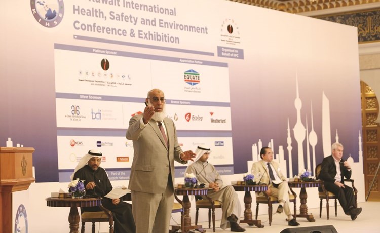 محمد حسين متحدثا خلال المؤتمر ﻿
