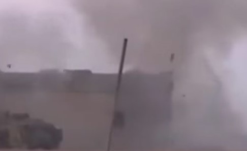 بالفيديو.. داعشي يفجر نفسه بالخطأ في سوريا