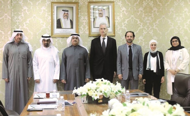 عبدالله المطوطح مستقبلا السفير الدو دي لوكا وباسكال راس وآية مرقة بحضور د.مبارك العازمي وم.خلود الشهاب ﻿