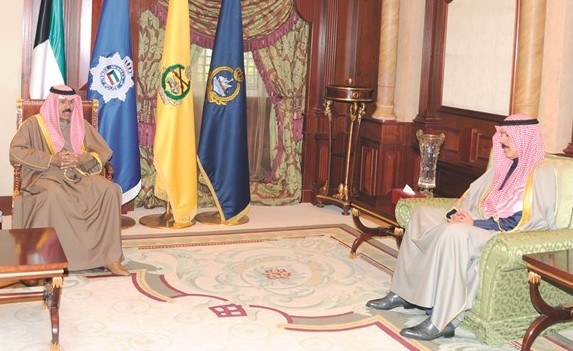 سمو ولي العهد الشيخ نواف الأحمد مستقبلا الشيخ محمد الخالد ﻿