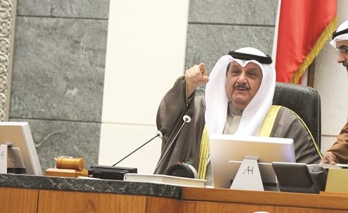 عيسى الكندري مترئسا جانبا من جلسة أمس ﻿