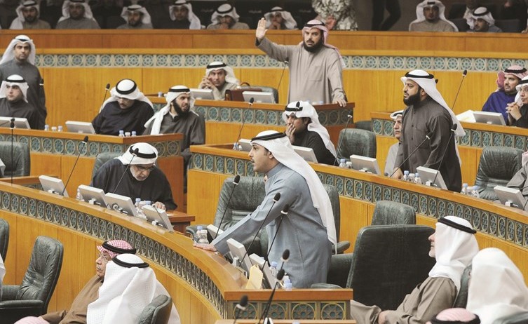 نقاش حاد بين د. جمعان الحربش واحمد الفضل ﻿