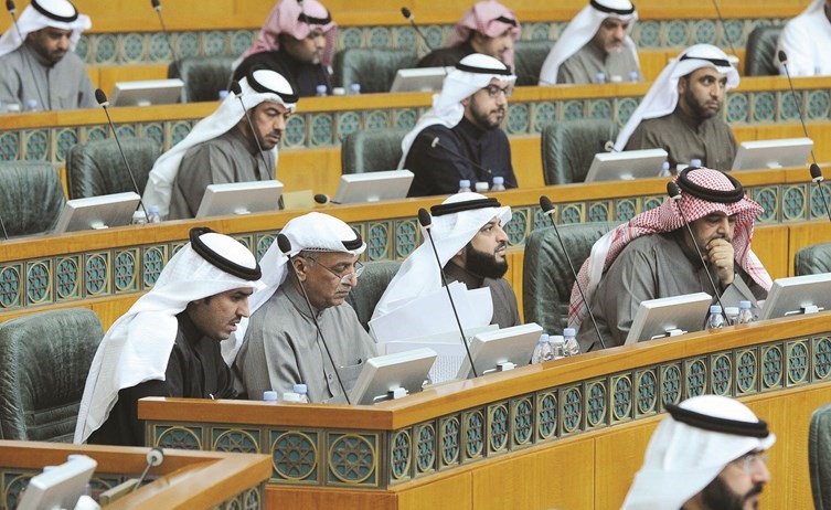 مبارك الحجرف وعبدالله فهاد وشعيب المويزري وناصر الدوسري ﻿