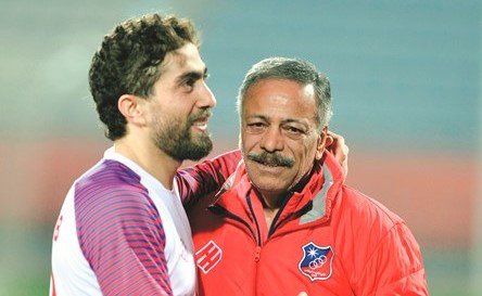 مدرب الكويت محمد عبدالله مع المهاجم السوري فراس الخطيب﻿