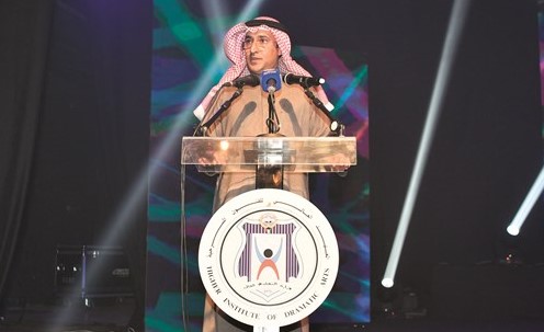 د.فهد الهاجري ملقيا كلمة نيابة عن راعي المهرجان﻿