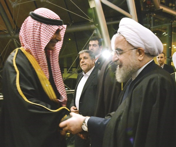 السفير مجدي الظفيري مودعا الرئيس روحاني﻿