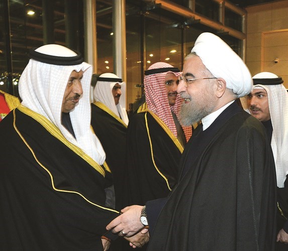 سمو رئيس الوزراء الشيخ جابر المبارك يودع الرئيس الإيراني﻿