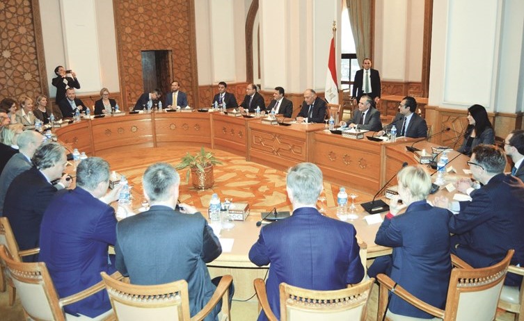 جانب من اللقاء المشترك بين شكري ووفد سفراء السويد﻿