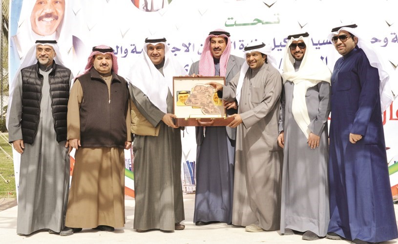 ياسر الحاي وأعضاء مجلس الإدارة يكرمون د.مطر المطيري﻿