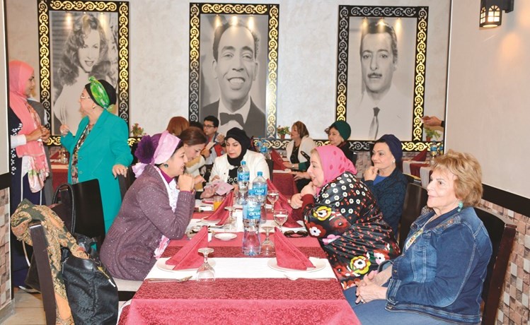 لقطة جماعية لوفد أحباء مصر بمطعم كونتيننتال المحروسة ﻿