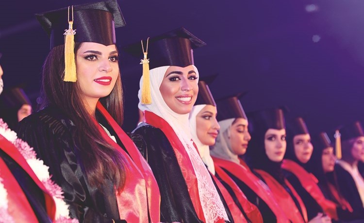 «AUM» احتفلت بتخريج دفعة 2015 ـ 2016