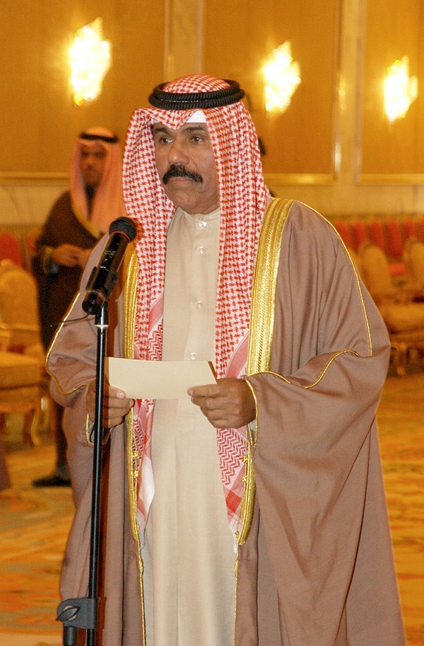 سمو ولي العهد الشيخ نواف الأحمد أثناء اداء اليمين الدستورية