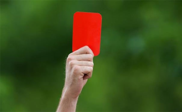 حرمان لاعب إسباني 47 مباراة لاعتدائه على الحكم!