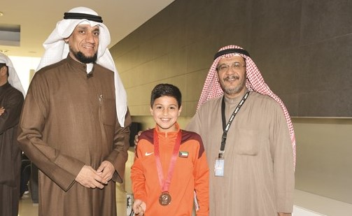 الزميل مبارك الخالدي مع رئيس الوفد أحمد فايز والموهوب سعد الدعاس ﻿