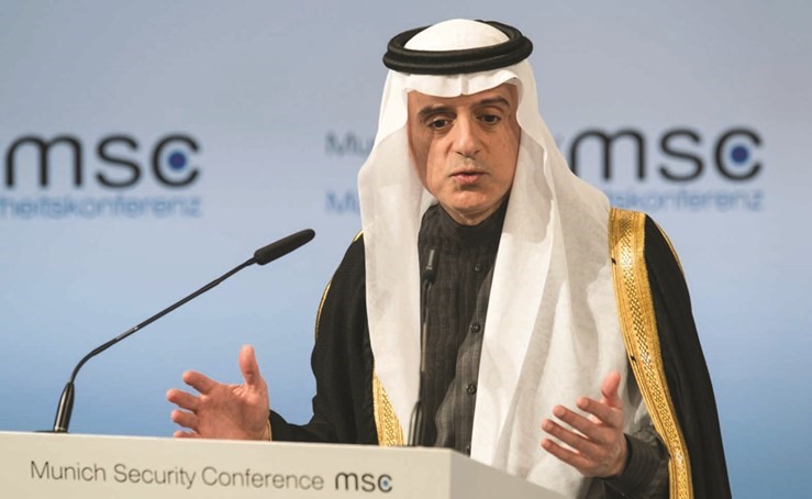 وزير الخارجية السعودي عادل الجبير يتحدث امام مؤتمر الأمن الدولي بميونيخ امس	(أ.ب - أ.ف.پ)﻿