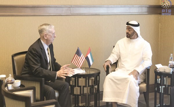 صاحب السمو الشيخ محمد بن زايد آل نهيان ولي عهد أبوظبي نائب القائد الأعلى للقوات المسلحة خلال مباحثاته مع وزير الدفاع الأميركي جيمس ماتيس					(وام) ﻿