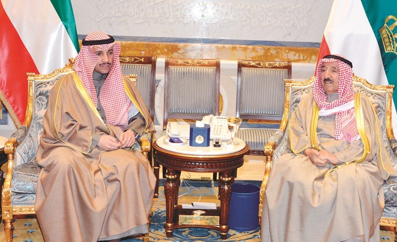 صاحب السمو الأمير الشيخ صباح الأحمد مستقبلا مرزوق الغانم﻿