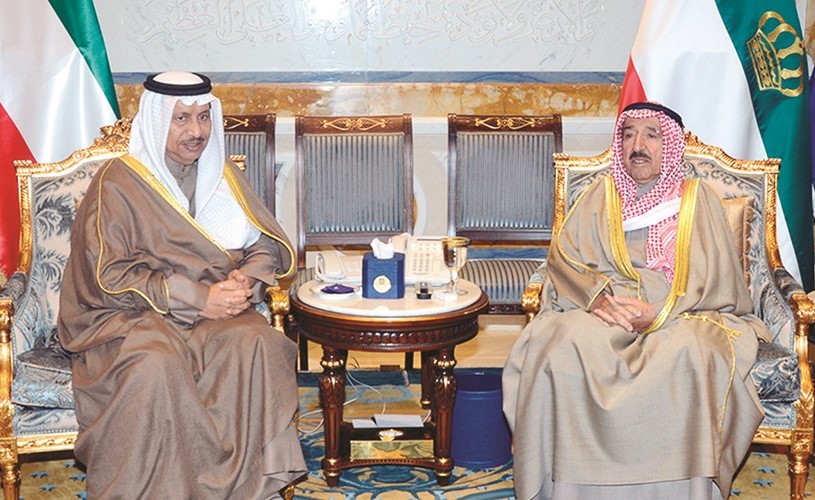 صاحب السمو الأمير الشيخ صباح الأحمد خلال استقباله سمو رئيس الوزراء الشيخ جابر المبارك ﻿