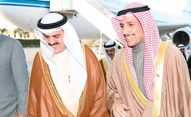 وصل رئيس مجلس الأمة مرزوق الغانم والوفد البرلماني المرافق له إلى مملكة البحرين في زيارة رسمية تستمر ثلاثة أيام تلبية