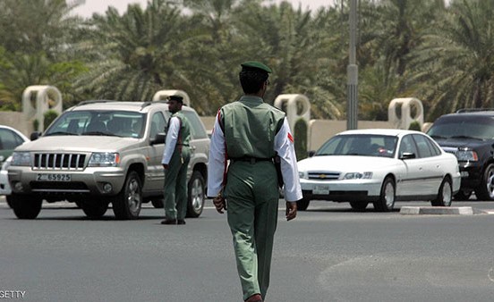 بعد انتشار فيديو القيادة المتهورة.. شرطة دبي توقف السائق
