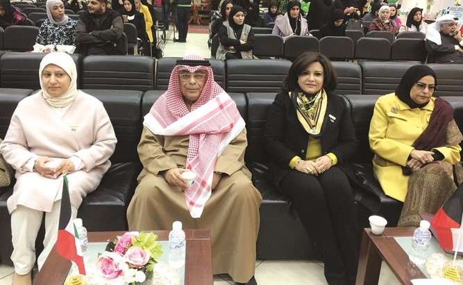 فيصل مقصيد ود.سعاد السويدان خلال احتفال المركز الإقليمي للطفولة والأمومة﻿