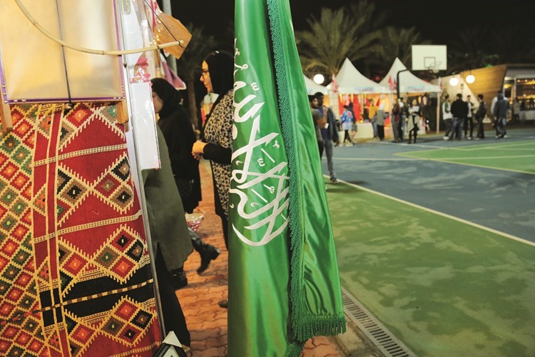 العلم السعودي في جناح المملكة ﻿