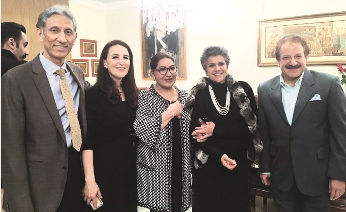 الأديب طالب الرفاعي والفنانة سعاد عبدالله والنائبة صفاء الهاشم والفنان محمد المنصور﻿