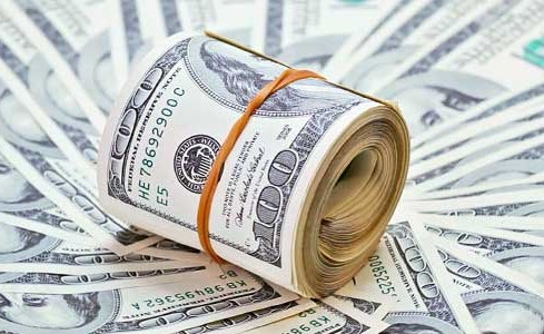 الدولار يتراجع لـ 15.80 جنيهاً والدينار بـ 51.55 جنيهاً
