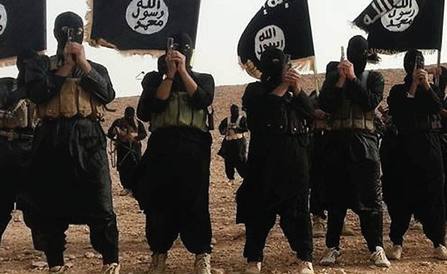 «داعش» ينشر تسجيلاً مصوراً لمفجر الكنيسة البطرسية.. ويتوعد الأقباط