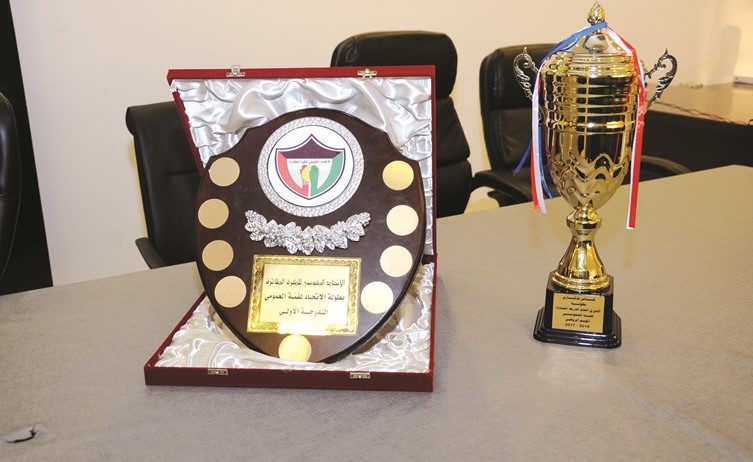 الكأس والدرع في خزينة الأبيض ﻿