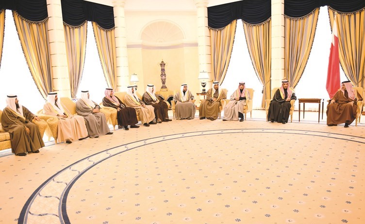 صاحب السمو الملكي الأمير سلمان بن حمد آل خليفة ولي العهد نائب القائد الأعلى النائب الأول لرئيس مجلس الوزراء اثناء استقباله الغانم والوفد المرافق له﻿