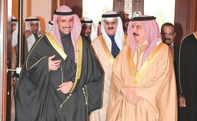 العاهل البحريني الملك حمد بن عيسى آل خليفة والرئيس مرزوق الغانم﻿