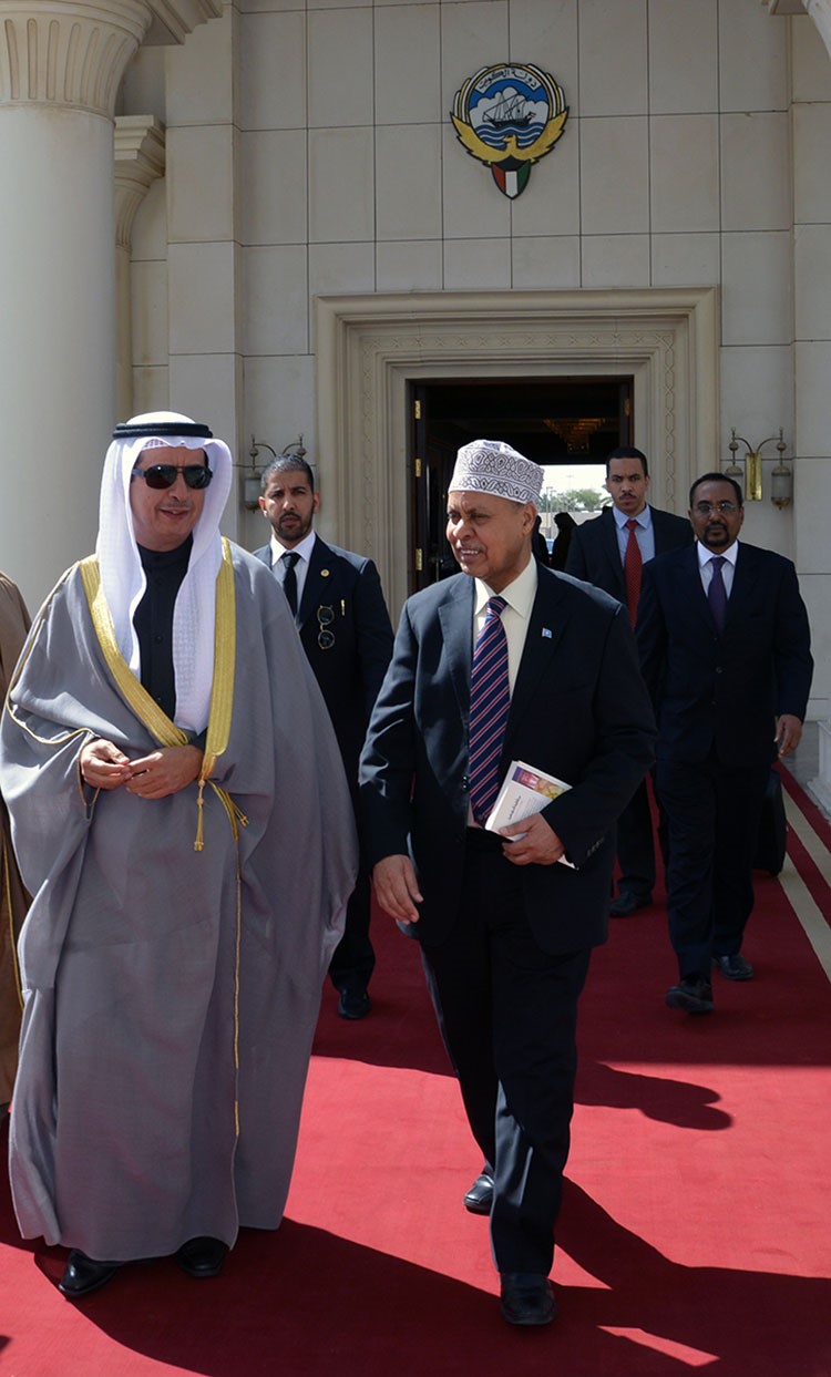 ممثل الأمير يوسف الإبراهيم   والسفير  الصومالي عبد القادر أمين