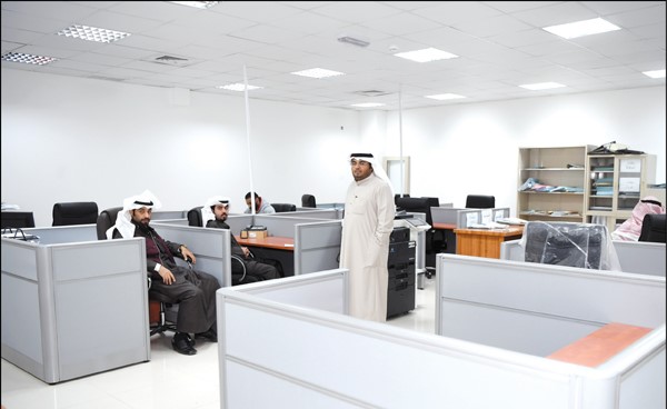 لا توجد مكاتب مناسبة للمهندسين المعنيين بدراسة المخططات لأداء عملهم واستعراض الخرائط والمخططات