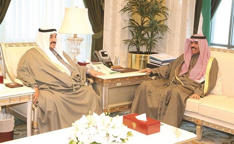 سمو نائب الأمير وولي العهد الشيخ نواف الأحمد مستقبلا سمو الشيخ ناصر المحمد﻿