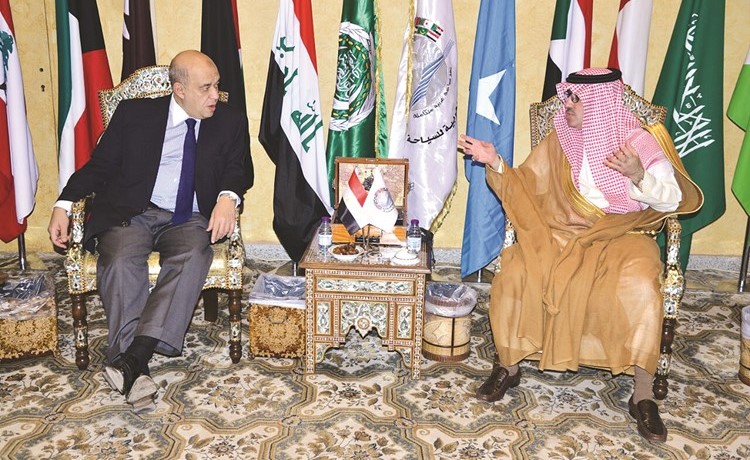 د.بندر بن فهد مستقبلا وزير السياحة محمد يحيى راشد بمقر المنظمة في جدة ﻿