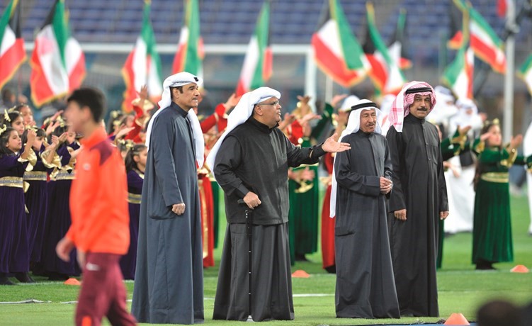 الفنانون عبدالله الرويشد وعبدالكريم عبدالقادر ونبيل شعيل ومحمد البلوشي يشدون الاوبريت	(الأزرق . كوم)﻿