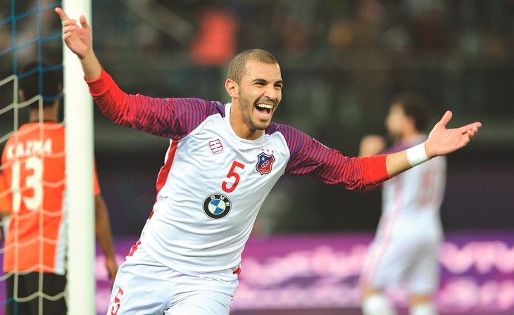 المدافع الصلب فهد الهاجري فرحا بهدفه﻿