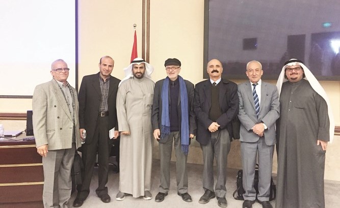 د.كرستيان روبان وأعضاء هيئة التدريس بقسم التاريخ﻿