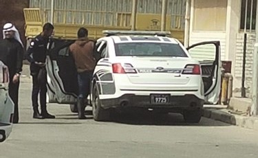 الوافد بعد ضبطه في طريقه إلى المخفر﻿