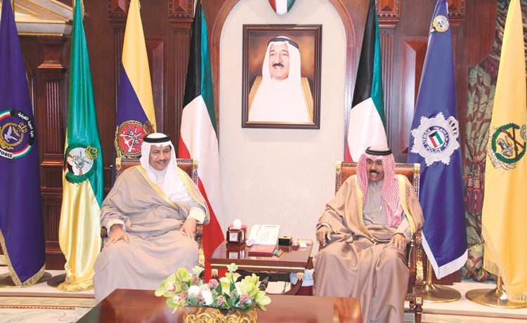 سمو ولي العهد الشيخ نواف الأحمد مستقبلا سمو رئيس الوزراء الشيخ جابر المبارك﻿