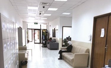 ممرات مكاتب الموظفين﻿