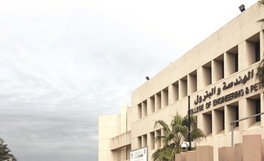 وفي محيط المبنى﻿