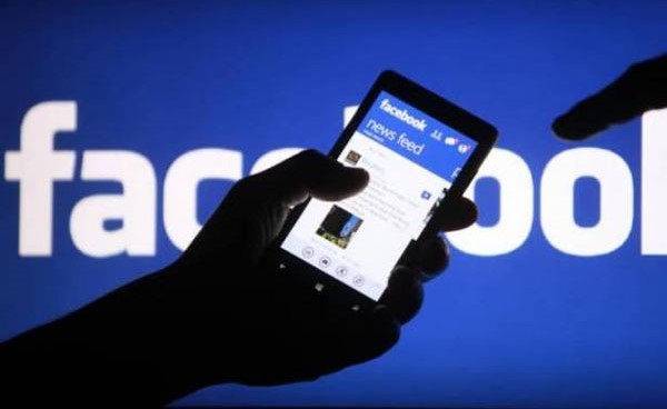 ضربات قاتلة وإغماء... جريمة شوهدت 250 ألف مرة عبر "فايسبوك"!