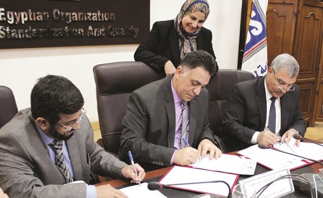 جانب من توقيع الاتفاقية﻿