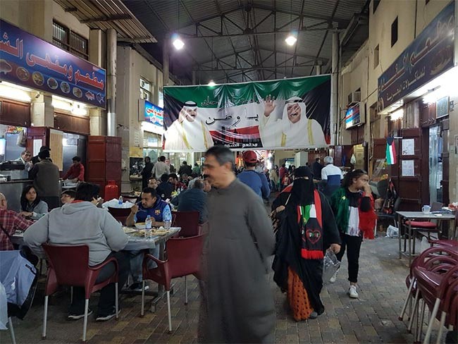 بالفيديو والصور.. كرنفالات احتفالية بالأعياد الوطنية في "المباركية"