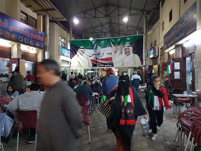 بالفيديو والصور.. كرنفالات احتفالية بالأعياد الوطنية في "المباركية"
