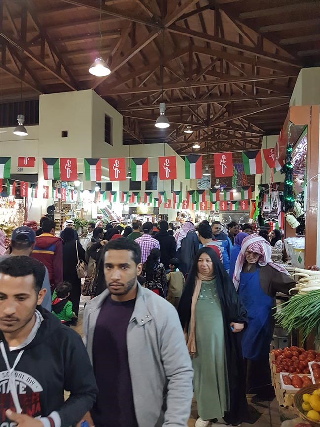 بالفيديو والصور.. كرنفالات احتفالية بالأعياد الوطنية في "المباركية"